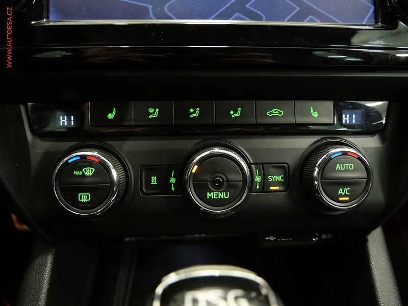 Škoda Octavia (2015) 2.0TDi, RS, DSG, xenon - fotka 21 z 23
