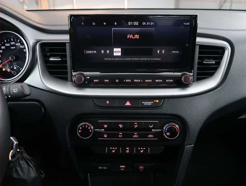 Kia Ceed (2024) 1.5 T-GDI - fotka 12 z 22