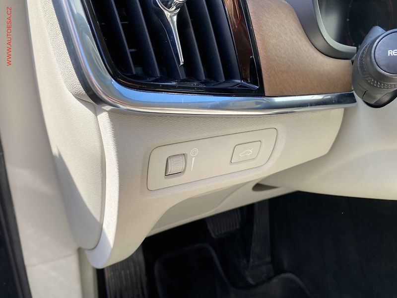 Volvo S90 (2017) 2.0 D5 AWD, 2.maj,ČR - fotka 15 z 20
