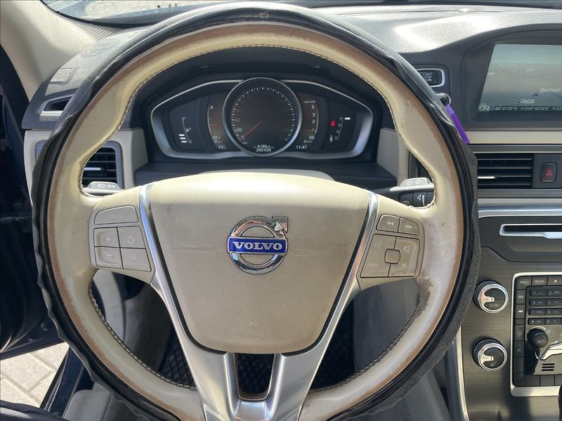 Volvo XC70 2,4 D4 AWD Geartronic Polar 13 - fotka 13 z 30