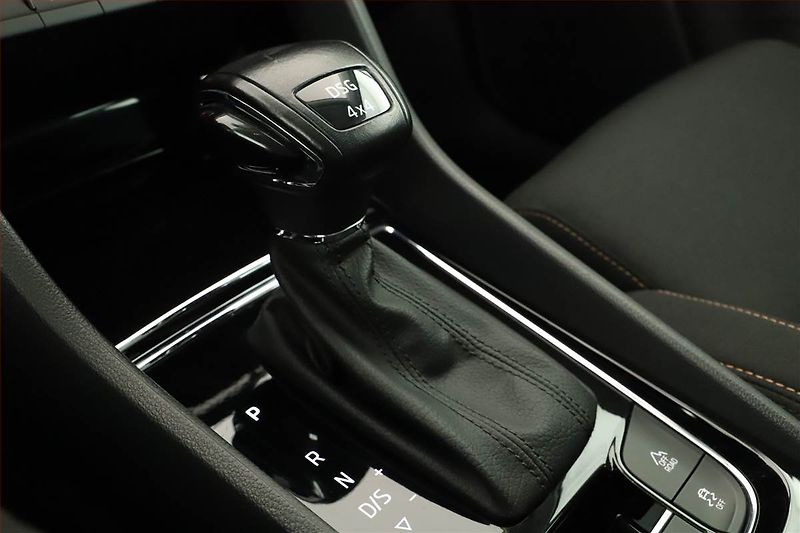 Škoda Karoq (2022) Scout 2.0 TDI - fotka 14 z 19