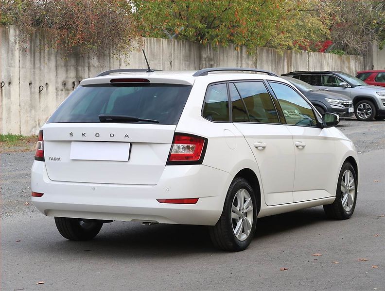 Škoda Fabia (2022) 1.0 TSI, Serv.kniha, Tempomat - fotka 5 z 23