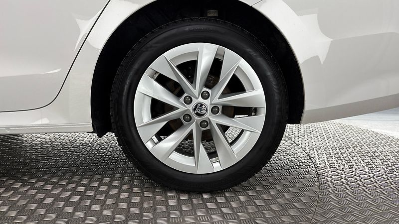 Škoda Octavia 2.0 TDI DSG Style - fotka 19 z 27
