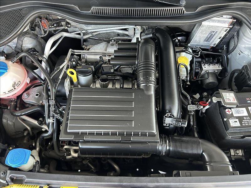 Volkswagen Polo 1,2   TSI,CROSS,SERVISKA,1.MAJ - fotka 24 z 26