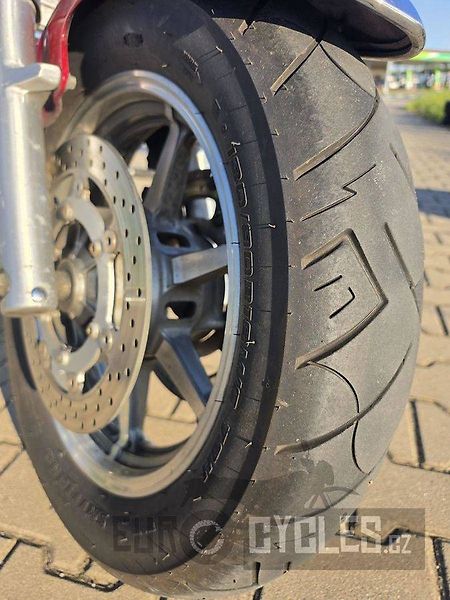 Yamaha XVS 1300 A Midnight Star (2007) - fotka 12 z 15