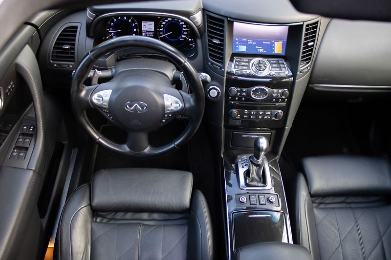 Infiniti QX70 Verze S, servisované, DVB-T - fotka 19 z 53