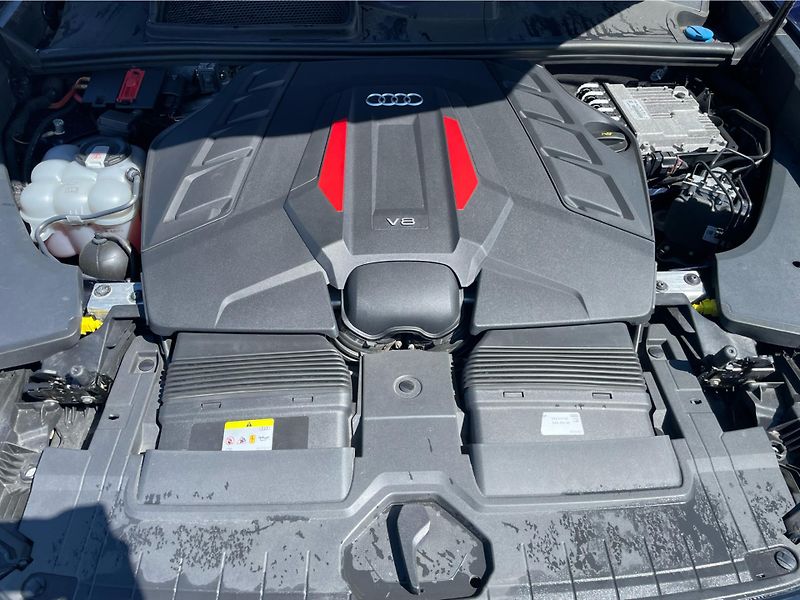 Audi SQ8 4.0 TFSI - fotka 23 z 25