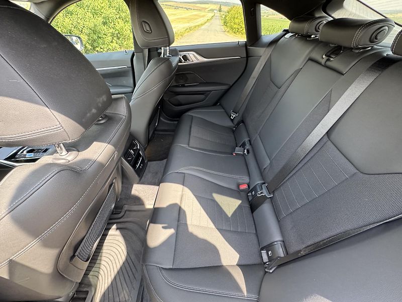 BMW i4 eDrive 40 Tažné Keyless SoH 94 - fotka 8 z 25