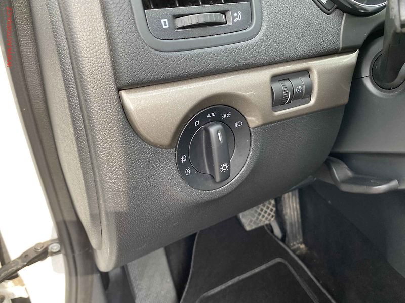Škoda Yeti (2014) 1.6 TDi, Elegance, DSG - fotka 15 z 17