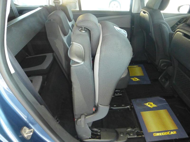 Citroën Grand C4 Picasso (2015) 1,6HDI*DIGI*NAVIGACE*ALU*7MIST - fotka 24 z 29