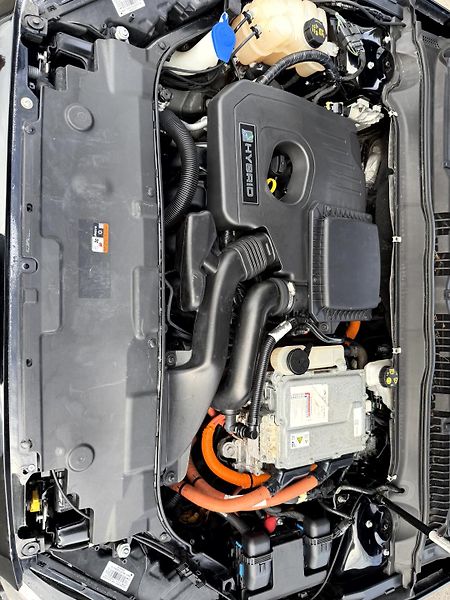 Ford Mondeo Vignale 2.0l hybrid 103 kW - fotka 19 z 21