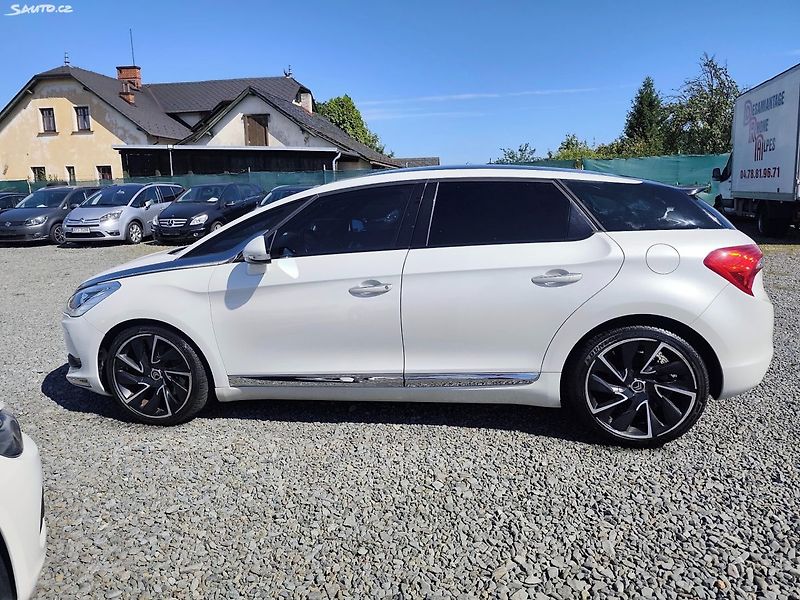 Citroën DS5 (2012) - fotka 4 z 34