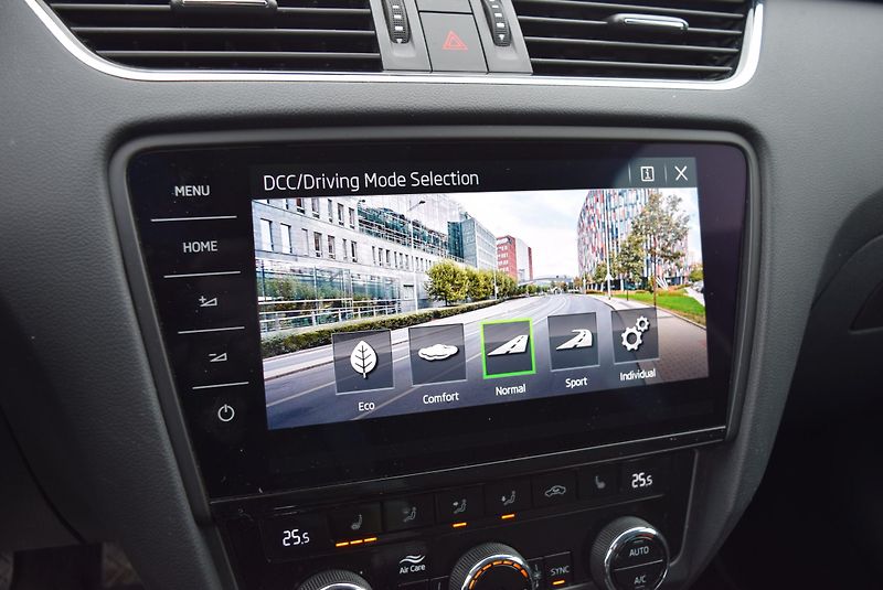 Škoda Octavia (2020) 2.0TDI 110kwSOLEIL VIRTUAL KAM - fotka 28 z 48