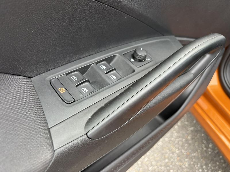 Škoda Fabia 1.0TSi 70kW Selection - fotka 17 z 23