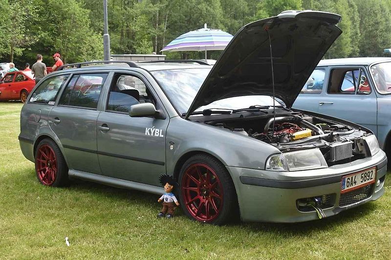 Unikátní modely na srazu vozů Škoda v Běšinech