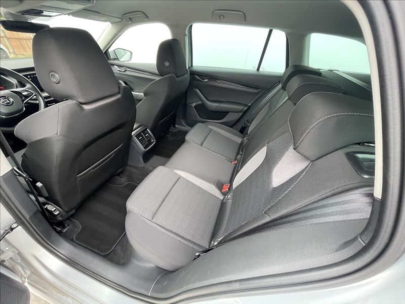 Škoda Octavia 2,0 TDI Combi Ambition Plus KE - fotka 17 z 24