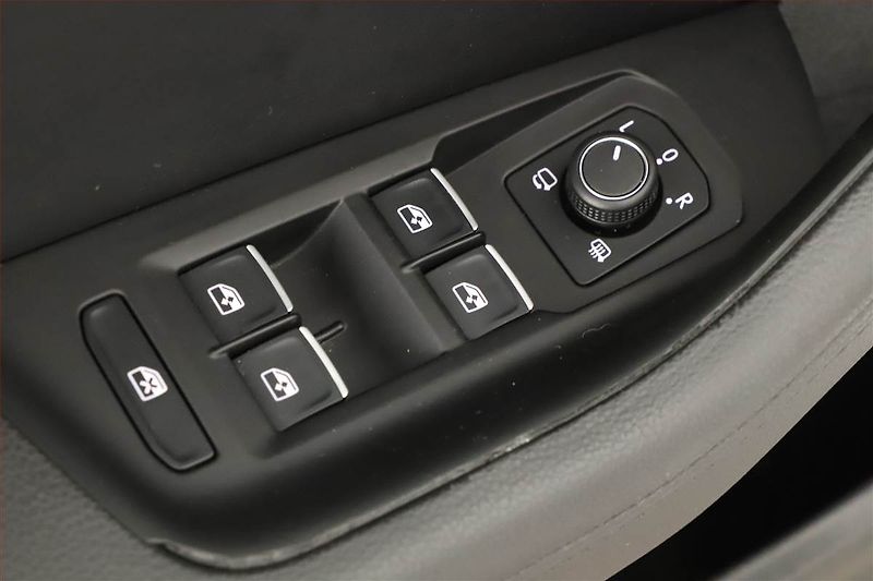 Volkswagen Passat (2018) R-Line 2.0 TDI, Automat, Kůže - fotka 9 z 20