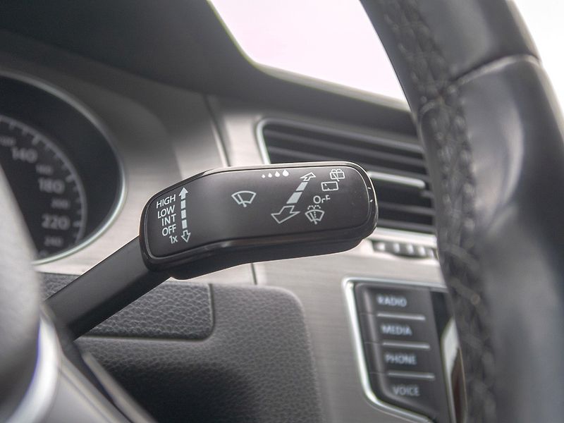 Volkswagen Golf (2014) 12/14 1.6TDI 77KW – NAVIGACE - fotka 19 z 61