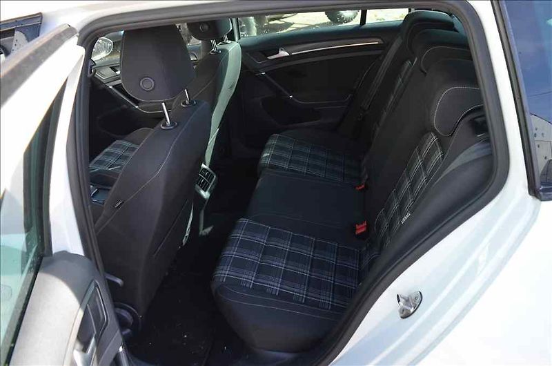 Volkswagen Golf (2018) KOMBI 2,0 TDI - fotka 13 z 17