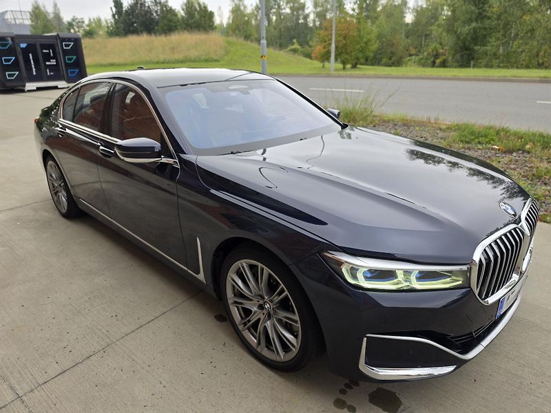 BMW Řada 7 (2020) 740d xDrive Sedan - fotka 7 z 30