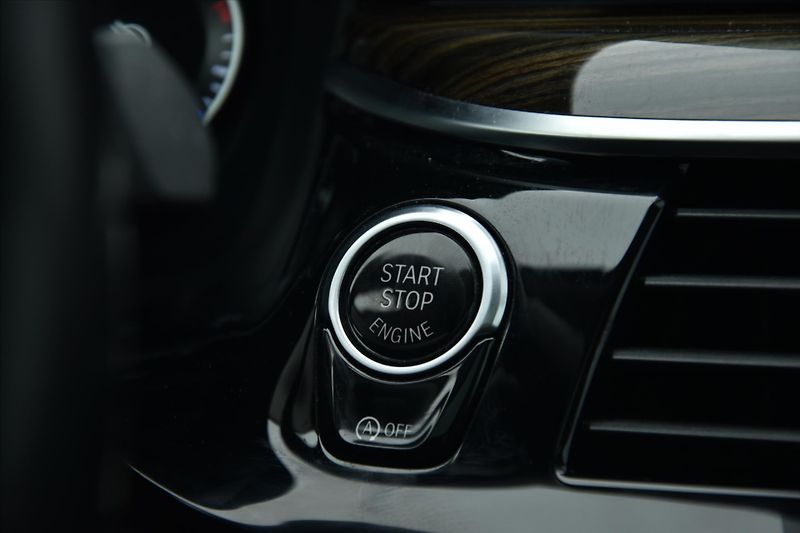 BMW Řada 5 520d xDrive LUXURY NAVI ČR - fotka 18 z 28