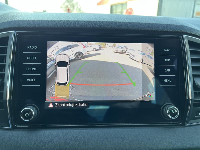 Škoda Karoq Style 1.5TSi NAVI KAMERA ALU - fotka 22 z 44