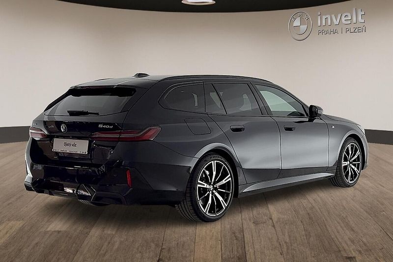 BMW Řada 5 540d xDrive Touring - fotka 3 z 12