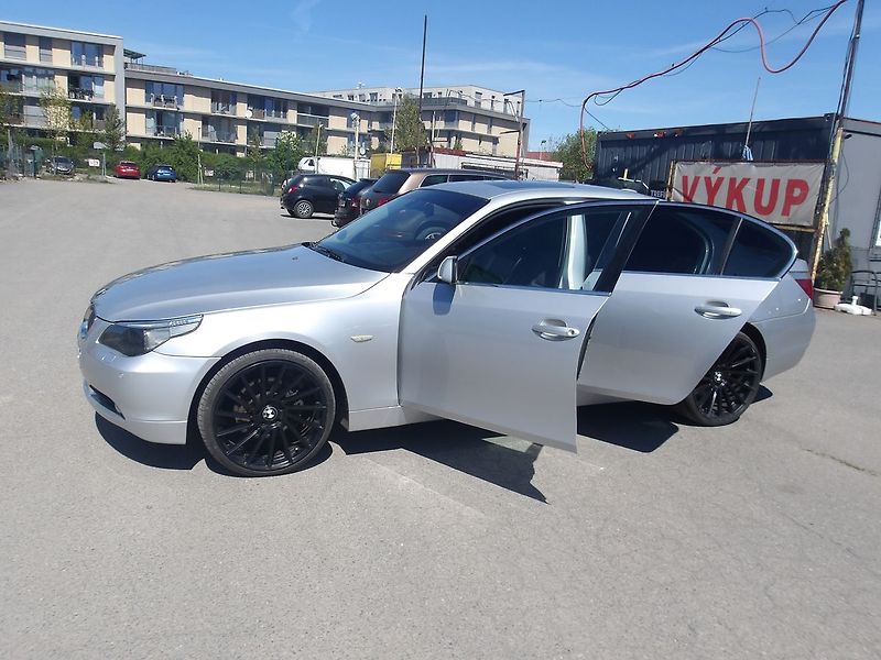 BMW Řada 5 Xi 4x4 AUT ! - fotka 13 z 27