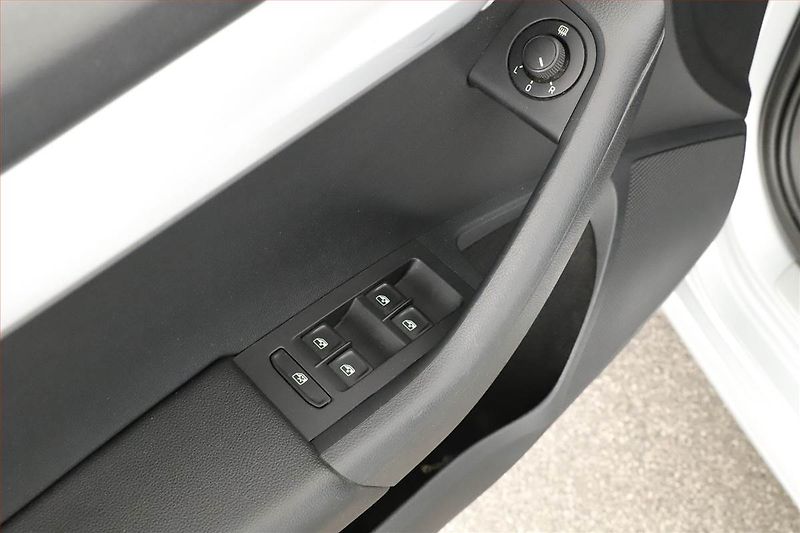 Škoda Octavia (2018) 1.6 TDI, Navi, Tempomat - fotka 10 z 13
