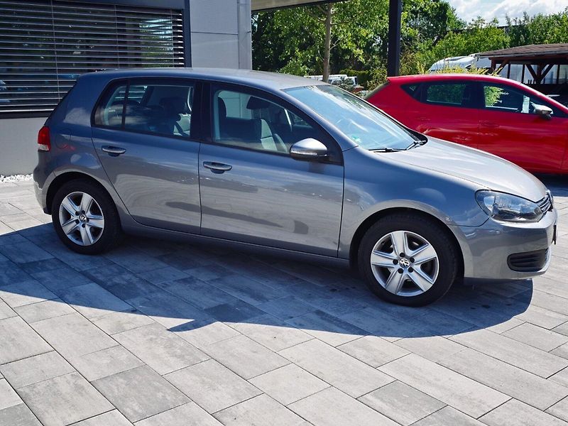 Volkswagen Golf (2010) 1,6 i 75 KW Comfort - fotka 4 z 33