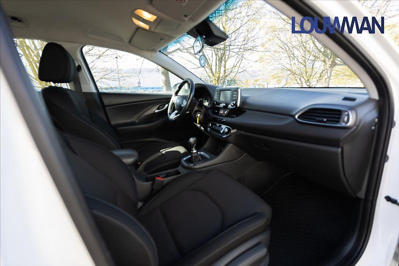 Hyundai i30 1,4 T-GDI Trikolor - fotka 13 z 21
