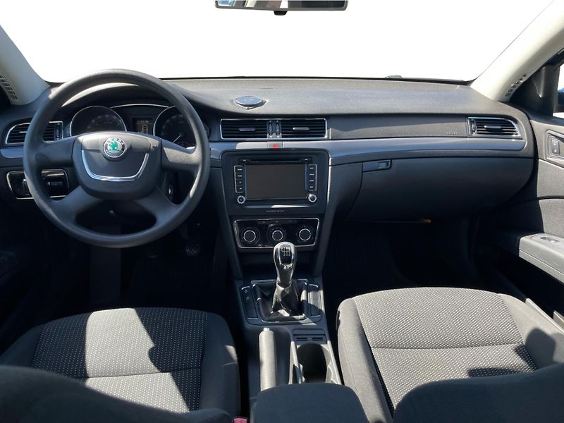 Škoda Superb COMBI 2.0 TDi COMFORTLINE - fotka 5 z 25