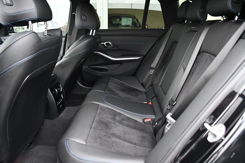 BMW Řada 3 320D xDrive M-SPORT ČR 1.M - fotka 19 z 47