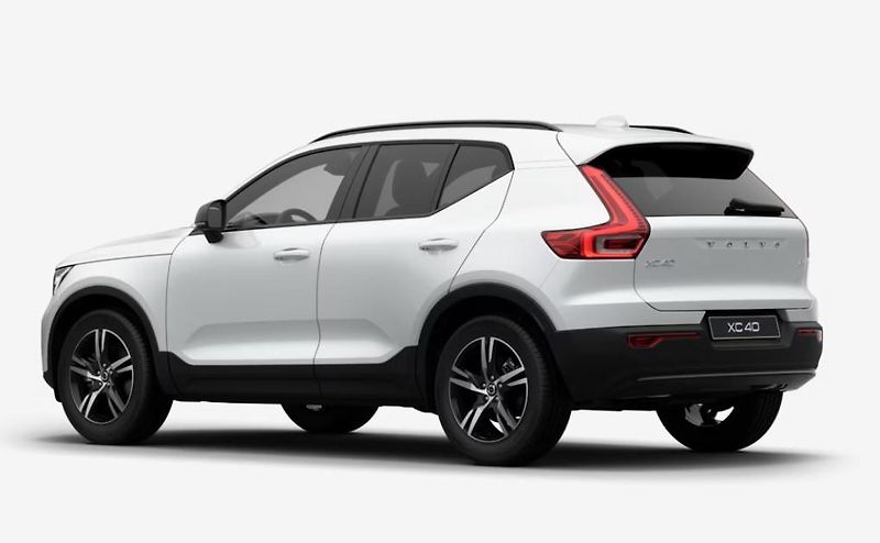 Volvo XC40 (2026) B3 AUT DARK PLUS - fotka 7 z 18