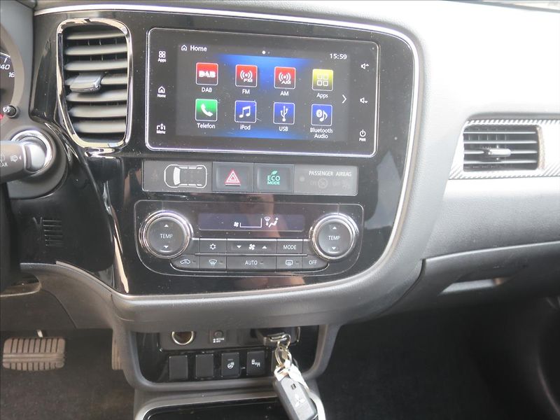 Mitsubishi Outlander 2,2  Di-D Editio+ Aut. - fotka 11 z 27