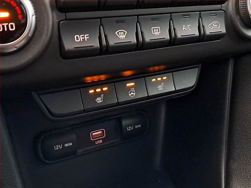Kia Sportage (2021) 1.6 T-GDI - fotka 17 z 19
