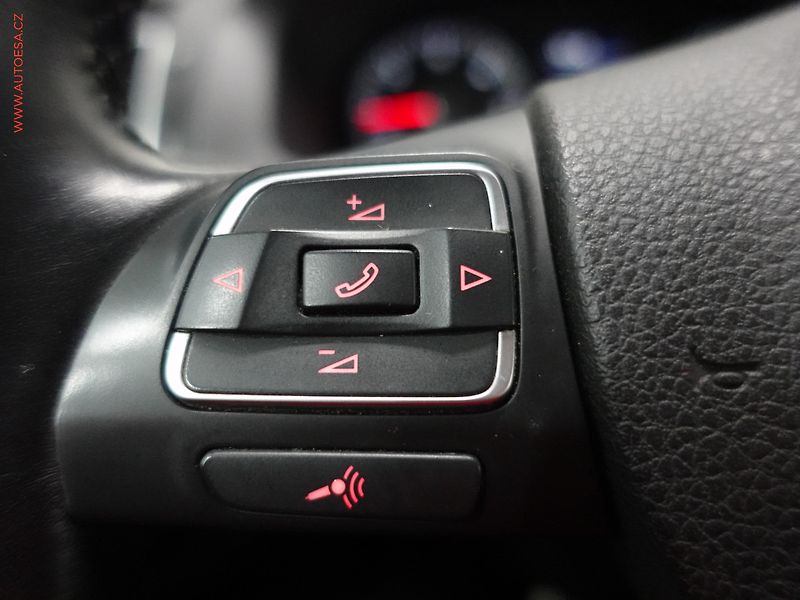 Volkswagen Touran (2011) 1.6 TDi, autoAC, temp - fotka 15 z 21