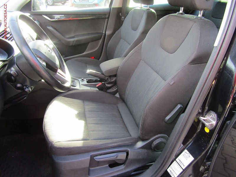 Škoda Octavia (2017) 1.6 TDi, AC, park.čidla - fotka 9 z 14