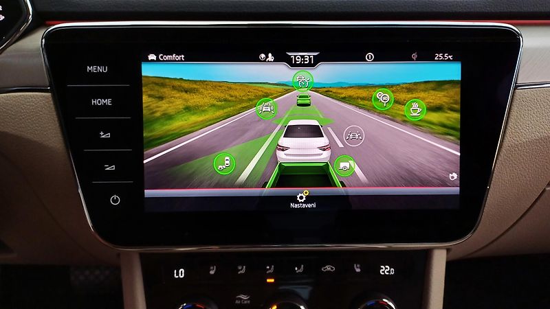 Škoda Superb L&K 2.0TSI 206kW-TZ-ČR-DPH - fotka 40 z 50