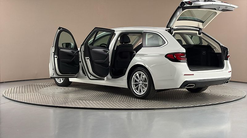 BMW Řada 5 2.0 520d At Touring - fotka 7 z 33
