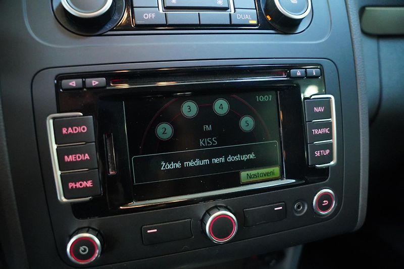 Volkswagen Touran - fotka 19 z 24