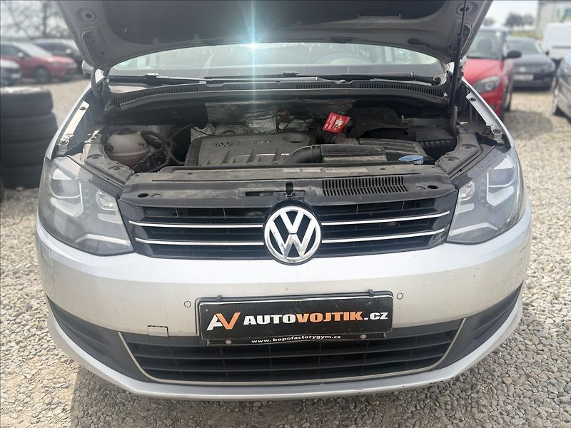 Volkswagen Sharan 2,0 TDI HIGHLINE WEBASTO 125kW - fotka 21 z 21