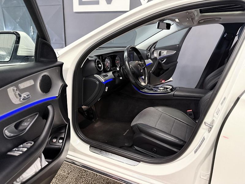 Mercedes-Benz Třídy E (2018) 220D,TOP ,TZ, adaptivní tempo - fotka 11 z 34