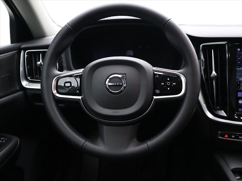 Volvo S60 2,0 B5 184kW AWD Ultimate Dark - fotka 15 z 29