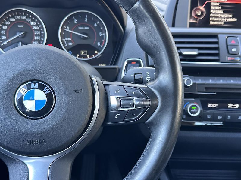 BMW Řada 1 120d M-Sport - fotka 12 z 19