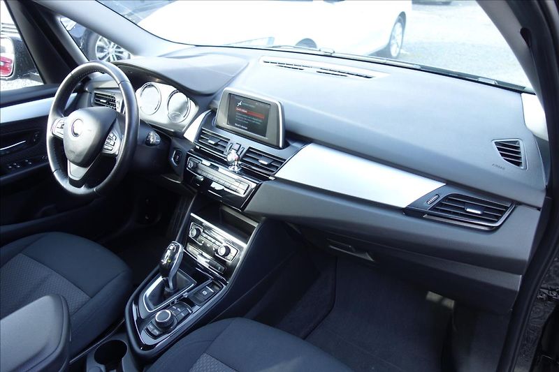 BMW Řada 2 218i,1 MAJ.,SERV.KN.,7MÍST. - fotka 12 z 43