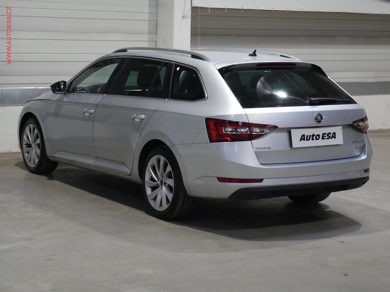 Škoda Superb (2018) 2.0TDi 4x4, ČR, DSG, bixen - fotka 6 z 23