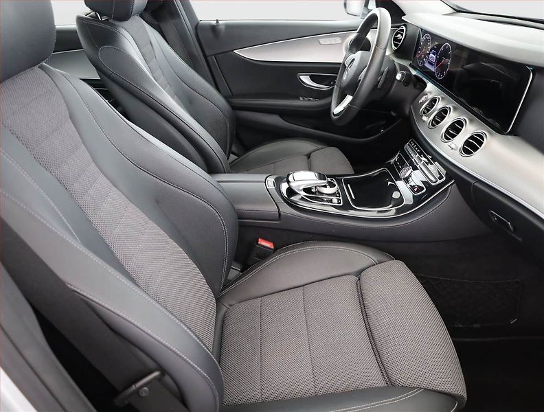 Mercedes-Benz Třídy E (2016) E 220 d 4MATIC - fotka 7 z 18