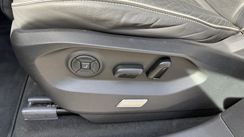 Volkswagen Touareg 3.0TDi*210kW*EXKLUSIVE* - fotka 13 z 24