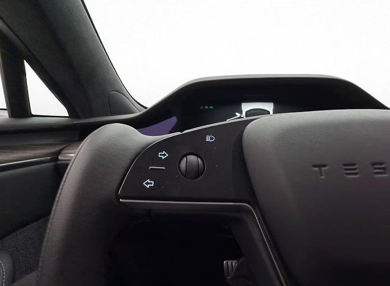 Tesla Model S LR AWD Vzduch Pano. Kam Yoke - fotka 28 z 35